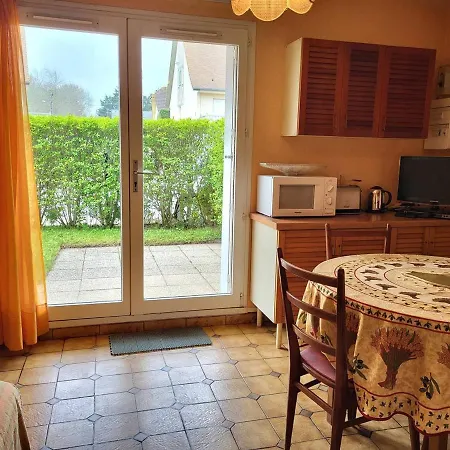 Apartment Cosy 4 Pers, Jardin Prive, Acces Direct Plage, Proche Commerces, Parking Inclus - Fr-1-465-95 Merville-Franceville-Plage